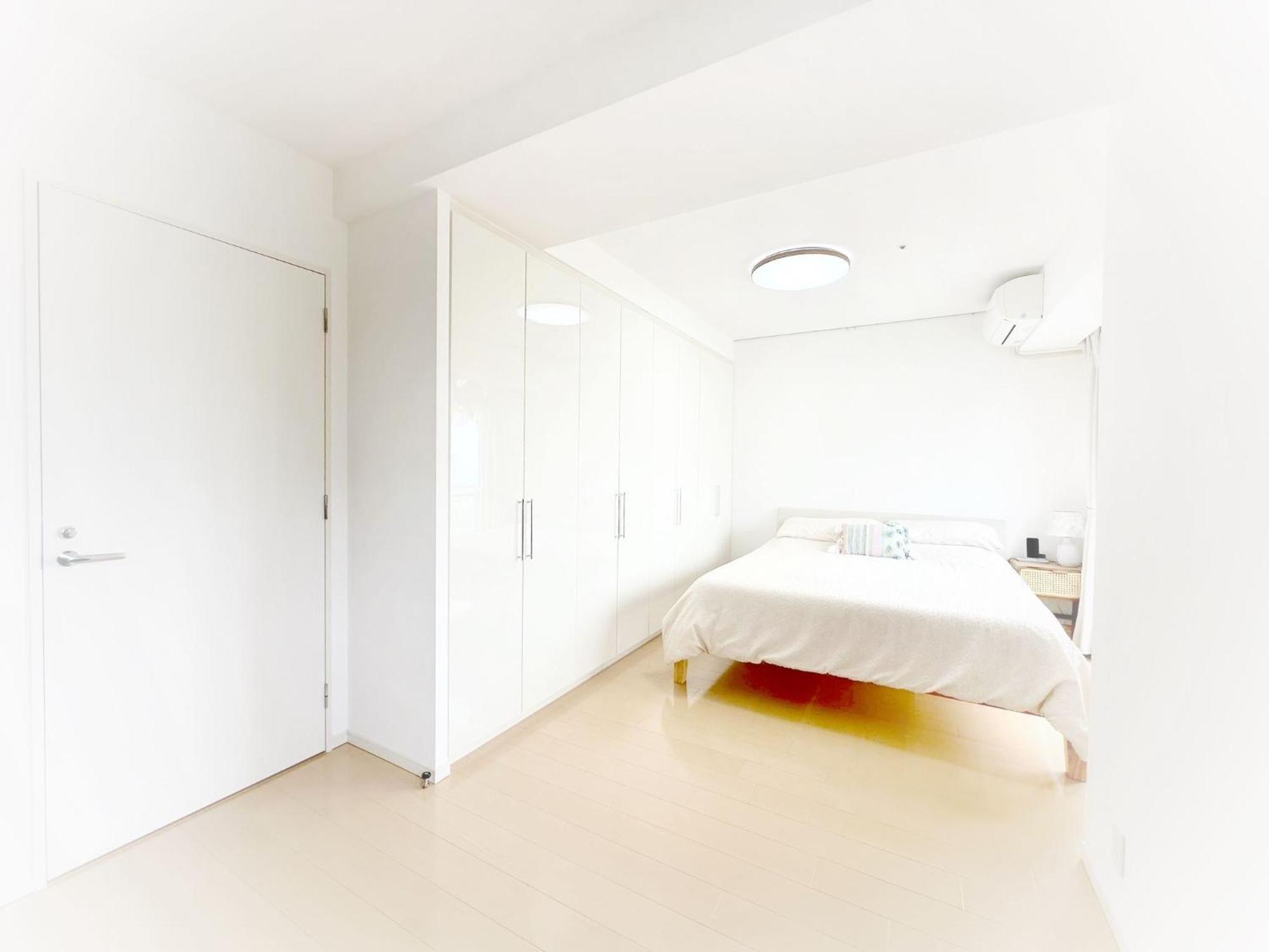 Apartment Luxury 3 Bedroom Namba Skyscraper - 400 Ft High & 300 Sq Ft Wrap Around Balcony - 112 Sq Meters - 1,200 Sq Ft - Parking - 180 Degrees Views - 2024 Toyota Voxy Be Packaged With Osaka