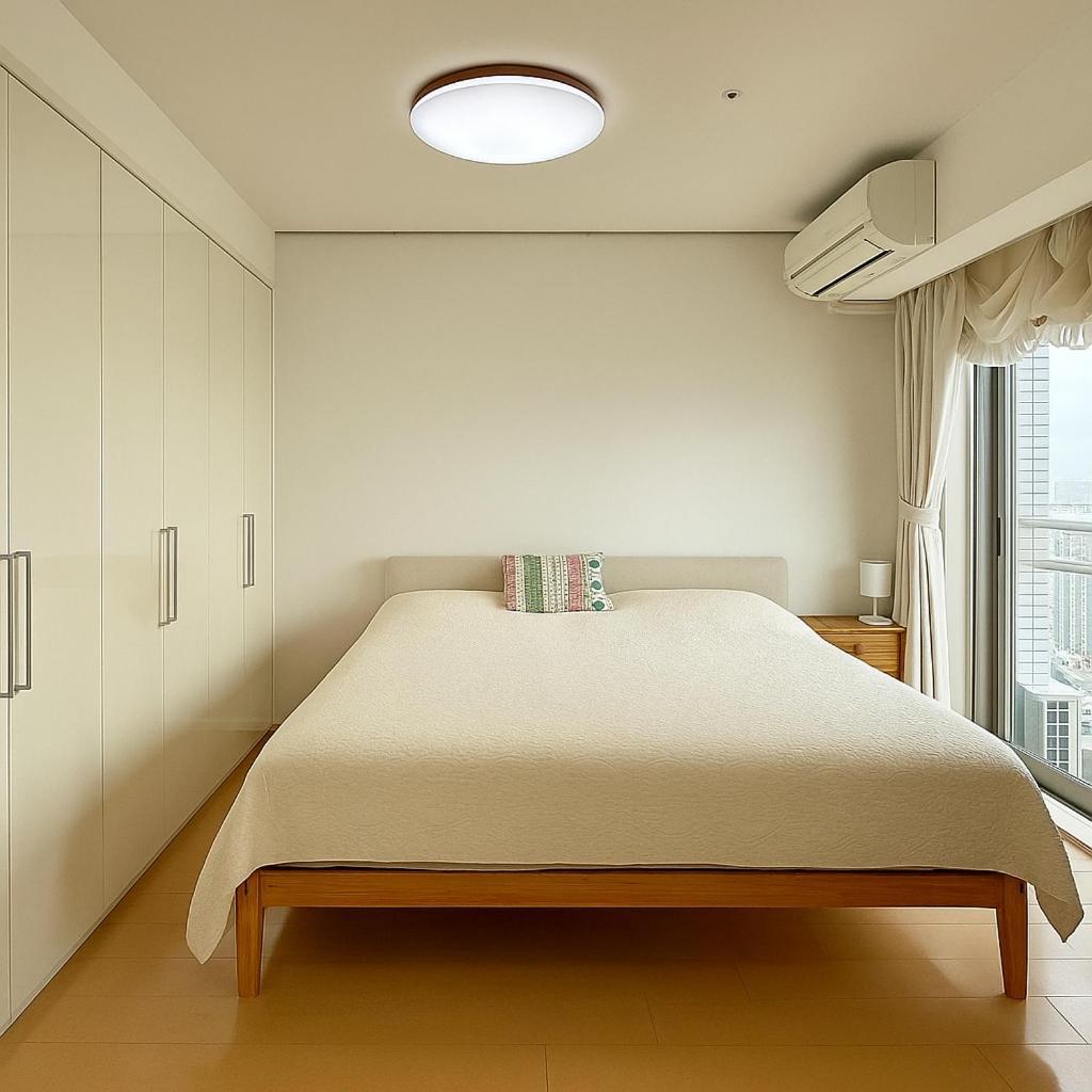 Luxury 3 Bedroom Namba Skyscraper - 400 Ft High & 300 Sq Ft Wrap Around Balcony - 112 Sq Meters - 1,200 Sq Ft - Parking - 180 Degrees Views - 2024 Toyota Voxy Be Packaged With Osaka